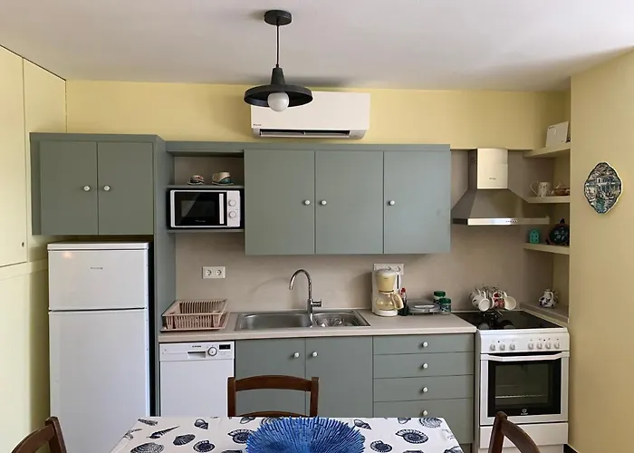 Captain's House Plaka Milos *