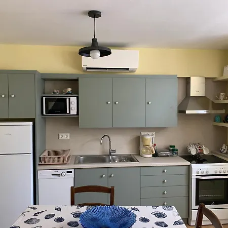 Captain's House Plaka Milos *