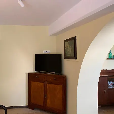 Captain's House Plaka Milos